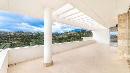 Atemberaubende neue zeitgenössische Villa in Los Arqueros mit Meerblick und Golfblick