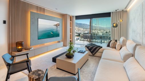 Puerto Banús: Elegante apartamento con vistas en el mar
