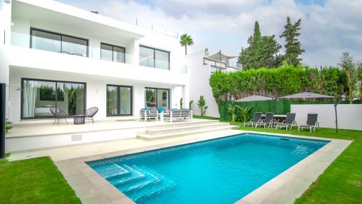 Beautiful contemporary villa in Guadalmina. Price per week from €5,000