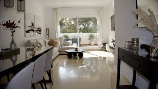 Elegante ático de 2 habitaciones en Elviria, Marbella disponible para alquiler de larga temporada