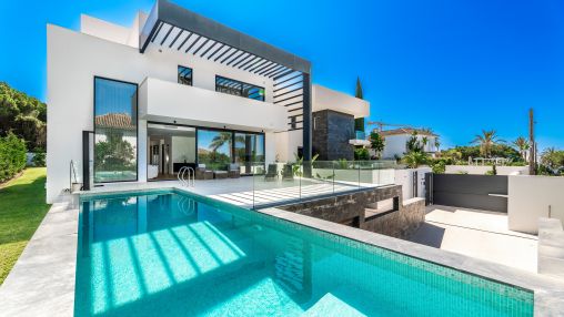 Luxuriöse Moderne Villa in Marbesa mit Panoramablick