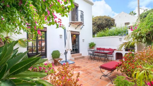 Charming Townhouse with Lovely Outdoor Space in Lomas Pueblo on the Golden Mile