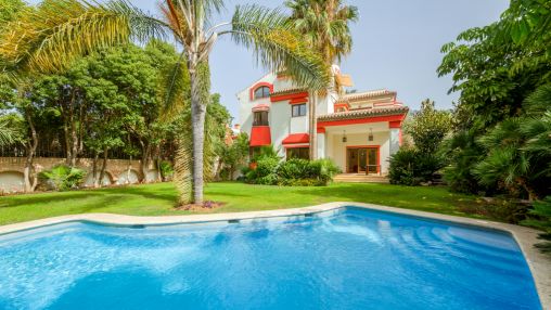 Charming Villa in the Prestigious Gated Community of Altos de Puente Romano