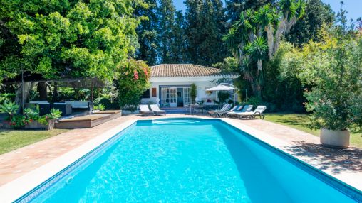 Charming villa on the Golden Mile. Price per week from 13.000 €