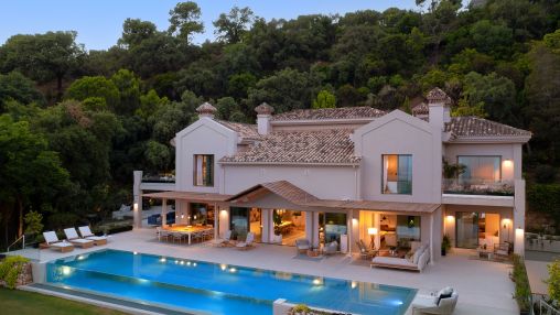 Exquisita Villa en La Zagaleta con Vistas Panorámicas al Mar