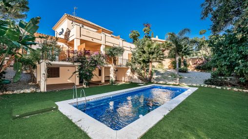 Golden Mile: Traditional style Villa Las Lomas de Marbella Club