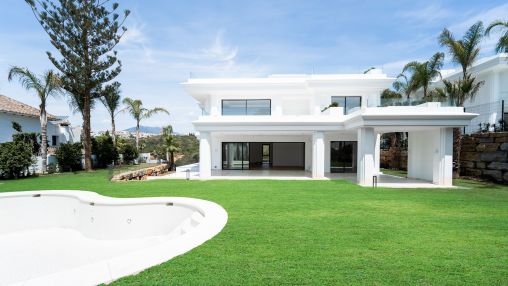Asombrosa Villa Contemporánea con Vistas al Mar Mediterráneo en Lomas de Marbella Club