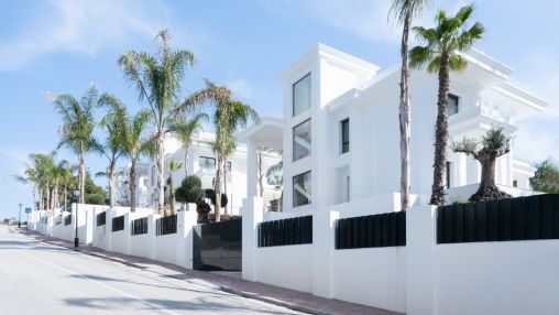 Villa with Impressive Sea and Mountain Views in Lomas de Marbella Club