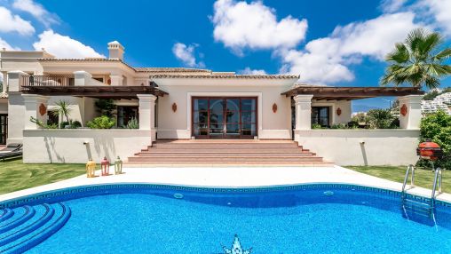Nueva Andalucia: Beautiful villa in a premium location