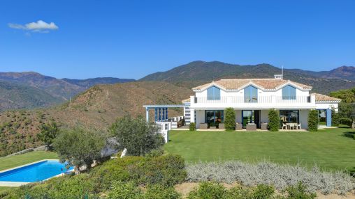 Monte Mayor: Luxury villa with mesmerizing sea views