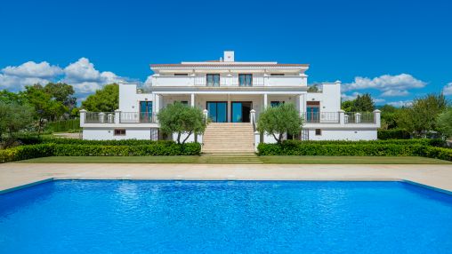 Guadalmina: Stylish mansion situated on a plot of over 24000m2