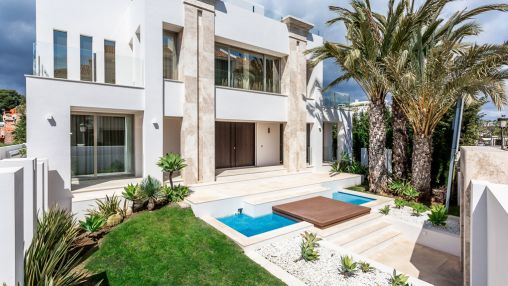 Golden Mile Beachside: Stunning modern luxury beachside villa