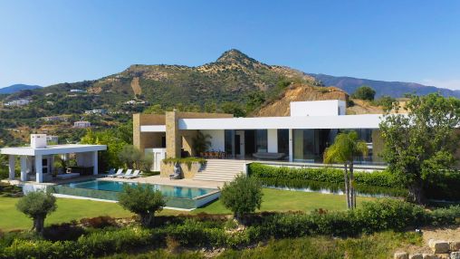 Villa de última generación en Marbella Club Golf Resort con vistas panorámicas al mar