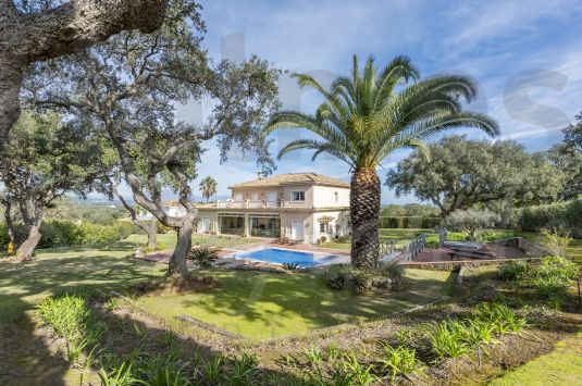 Well appointed villa with magnificent views to the San Roque Golf Club and the sea.