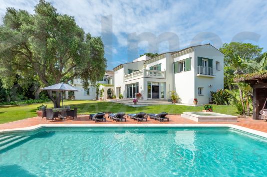 A charming renovated family villa situated in an established sought after area set on attractive landscaped gardens with many cork trees adjoining Guadalquitón.