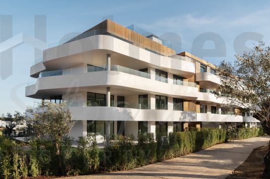 Village Verde Phase 2. Contepmorary apartments and penthouses in a tranquil parkland setting in the heart of Sotogrande.