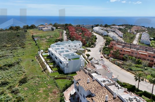 ÚLTIMAS UNIDADES DISPONIBLES. GOLDEN VIEW II es la segunda fase de una maravillosa promoción residencial situada en la Urbanización de Bahía de Las Rocas con maravillosas vistas.