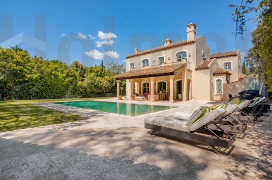 Elegant villa with lovely private south-facing gardens in the lower part of Sotogrande Alto.