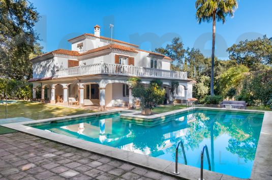 Sophisticated family home with private tennis court in a quiet street in Sotogrande Alto.