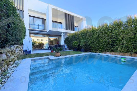3 bedroom townhouse in Hoyo 17, residential development surrounded by a golf course and a hundred-year-old cork oak grove in San Roque Club.