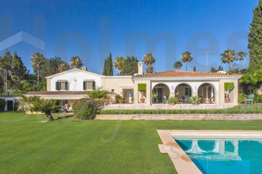 Stunning Andalucian style villa frontline to the Real Sotogrande Golf Course.