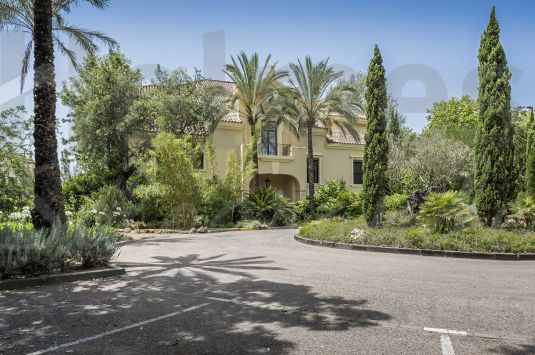 A south-facing ground floor apartment situated in the most luxurious residential development of Sotogrande.