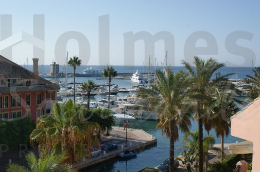 Fabulous luxury duplex penthouse with marvellous southeasterly views to the Marina and the sea.