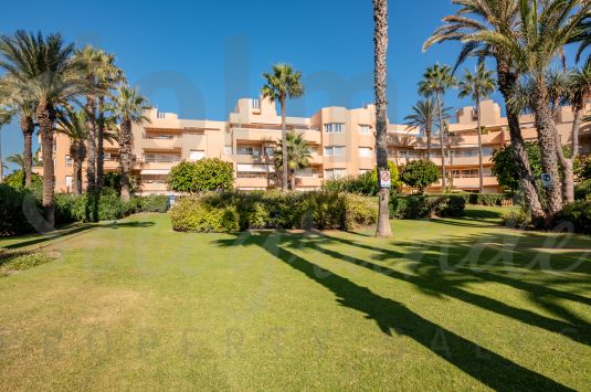 Front line beach apartment with sea views in the highly popular paseo del mar Sotogrande.