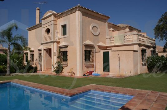 Fabulous semi-detached villa on an elevated plot with a lovely south-westerly aspect and private pool