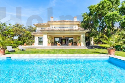 Fantastic villa built to high standards and situated in the prestigious enclave of Los Altos de Valderrama, Sotogrande.