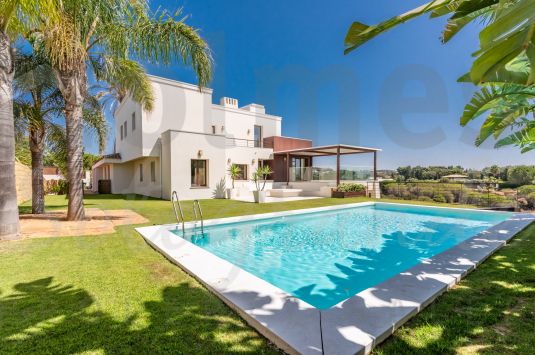 South-facing contemporary style villa built in 3 levels overlooking a green zone and close to the International School, the SO/ Sotogrande Hotel and Golf Course.