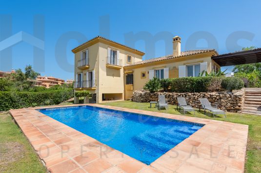 Elegante villa con vistas panorámicas en Sotogrande Alto
