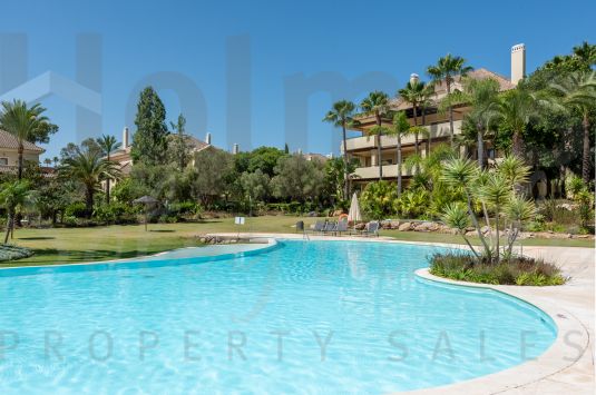 Exquisite four-bedroom apartment in Valgrande, Sotogrande Alto.