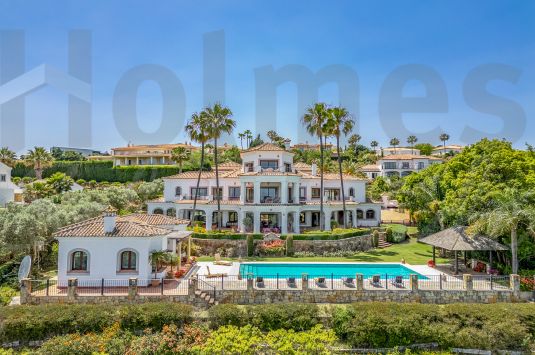 Modern architecture, open sea views, and absolute elegance in this exceptional villa in Zone G of Sotogrande Alto