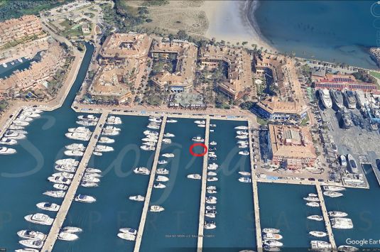 Amarre de 10 x 3,5 metros en venta en Puerto Deportivo de Sotogrande.