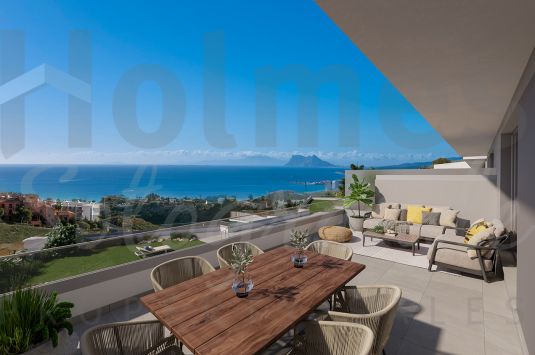Four-bedroom townhouse in the Blue Marine complex with stunning panoramic views of the Mediterranean. UNDER CONSTRUCTION.