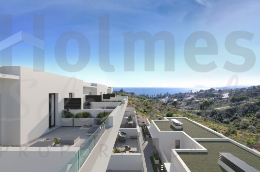 Casa adosada en esquina de 4 dormitorios recién terminada en el entonro privilegiado de Bahía de las Rocas con vistas espectaculares.