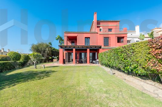 Charming semi-detached villa in the very private complex of Cortijos de la Reserva, Sotogrande Alto.