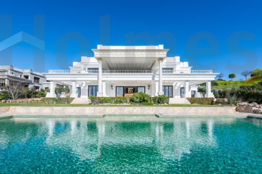 Expectacular 5-Bedroom Villa with Indoor Pool in La Reserva de Sotogrande.