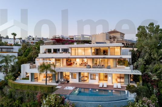 Immaculate Key-Ready Contemporary Residence with Panoramic Sea and Golf Views in La Quinta, Benahavís.