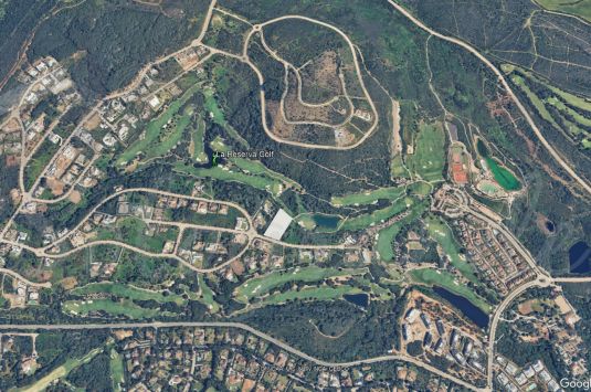 One of the exclusive plots belonging to the premier first-level group known as The CollectionThe Collection plots in the heart of Sotogrande's La Reserva Club.
