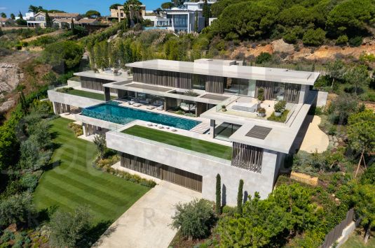 Located in one of the most privileged settings of La Reserva de Sotogrande, VILLA WATCHTOWER is conceived as a place from which to admire the landscape.