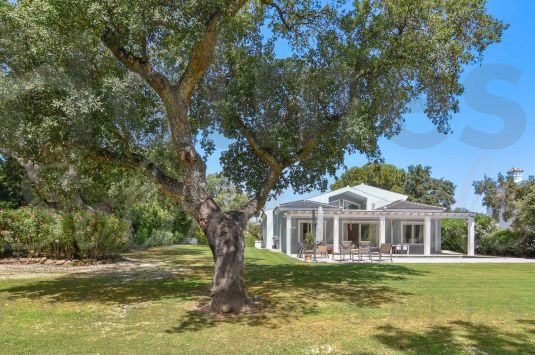 Modern family home in the central area of Sotogrande Alto.