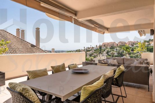Luxury 4-Bedroom Duplex Apartment with Sea Views in Aloha Hill Club