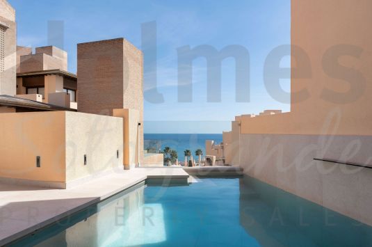 Dúplex La Sirena – Vida Costera Refinada en Estepona