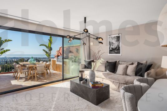 Luxury renovated duplex penthouse in Monte Halcones.