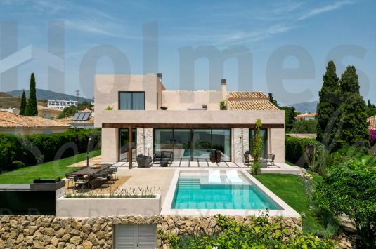 Exquisite Four-Bedroom Villa with Panoramic Views in Paraiso Alto, Benahavis