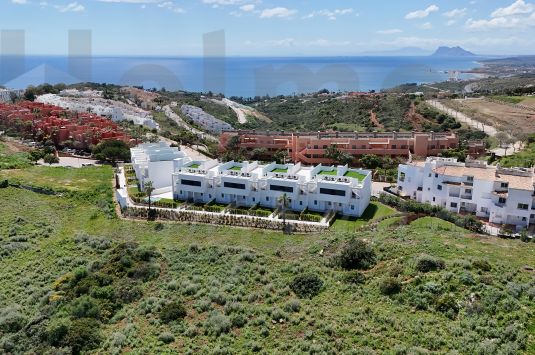 Modern style 3 bedroom townhouse with a corner lcoation in the new complex of Golden View II with wonderful views. Construction at a very advanced stage.