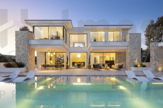Recently completed, Villa Tiza is a brand-new, high-specification villa for sale and located in an exclusive gated development of just three luxury residences within the La Quinta area.