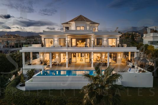Villa Olivia es una finca familiar excepcional situada en la exclusiva urbanización cerrada de Los Flamingos.